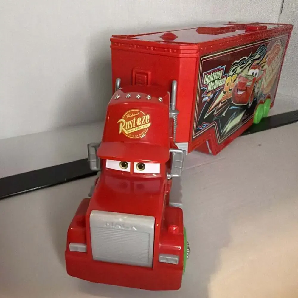 Disney Pixar Cars Lightning McQueenGlow Racer Transforming Mack Hauler Rust-eze